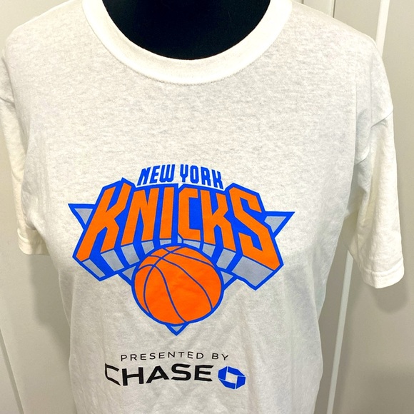NWOT New York Knicks Basketball Opening Night Promotional CHASE  Tshirt |Size L - Picture 3 of 9